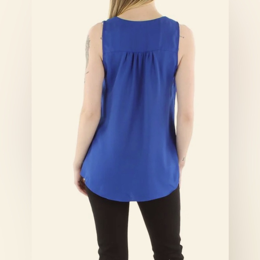 NWT [Vince Camuto] Tiered High Low V-Neck Blouse Twilight Blue Women's Size XXS - Picture 3 of 11